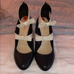 Brand new Nine West bow heels!